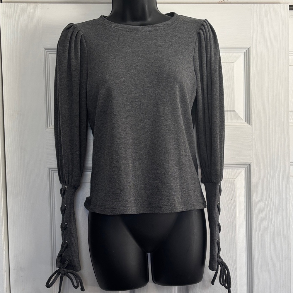 bar III lace sleeve top